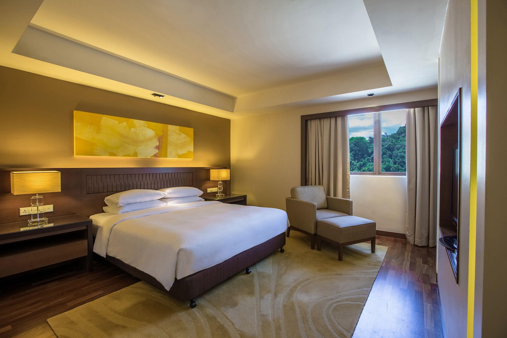 Hyatt Regency Kinabalu Hotel Kota Kinabalu Exterior foto A bedroom at the hotel