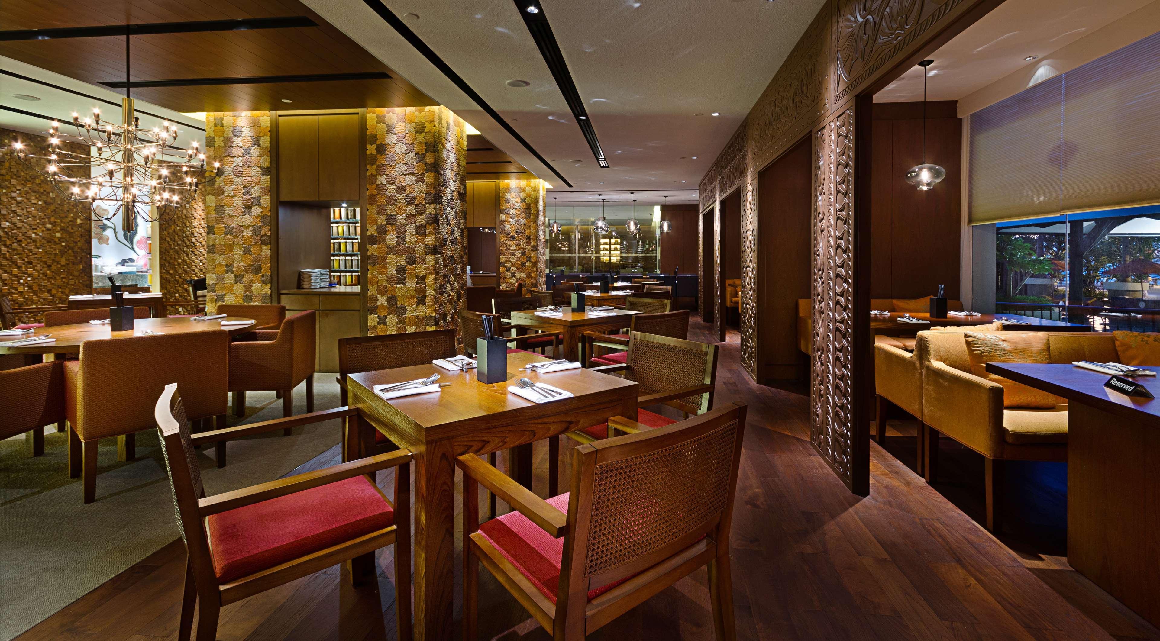 Hyatt Regency Kinabalu Hotel Kota Kinabalu Exterior foto The interior of a restaurant in Singapore